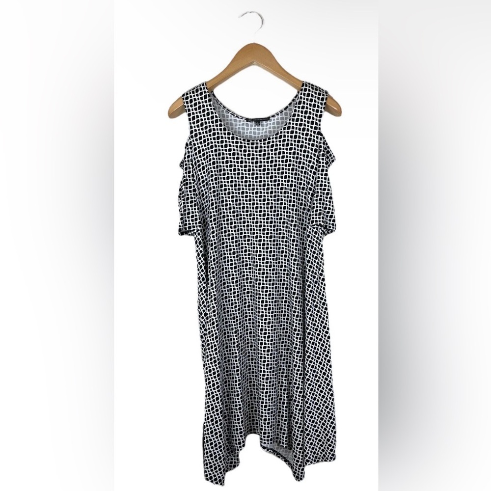 Adrianna Papell Hem Black Ivory Cold Shoulder Dress Size Medium *NWT*